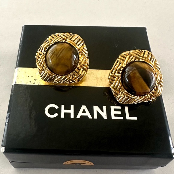 Chanel Vintage 80’s Tiger Eye Clip On Earrings - Picture 1 of 7